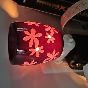 Scentsy LEI plug-in wall wax warmer